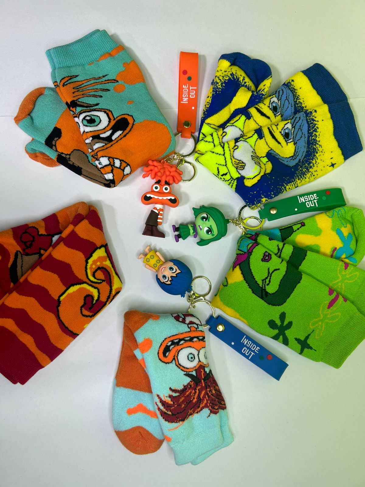 Meião personagens Divertdamente e DeadPool